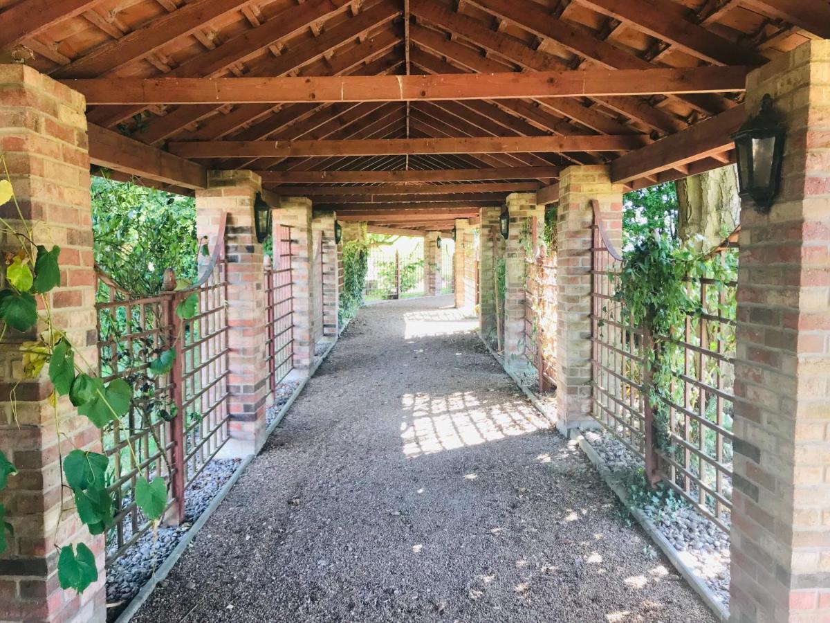 Charming Hen Cottage Countryside Retreat Lincoln Newball Екстериор снимка